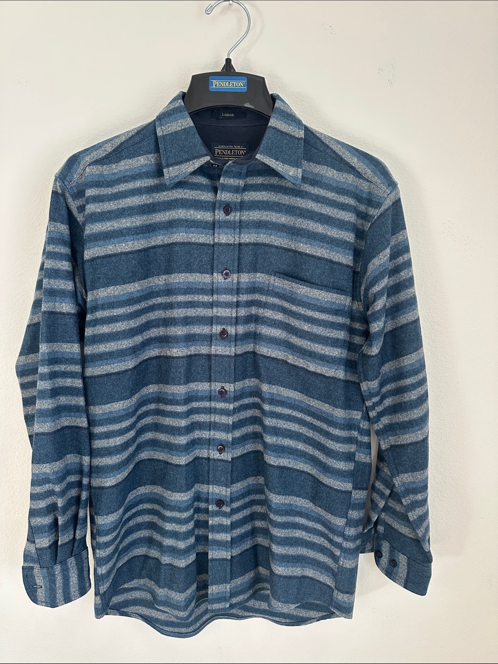 Pendleton Lodge Wool Shirt Men’s Small Blue Gray Stripe Button Up
